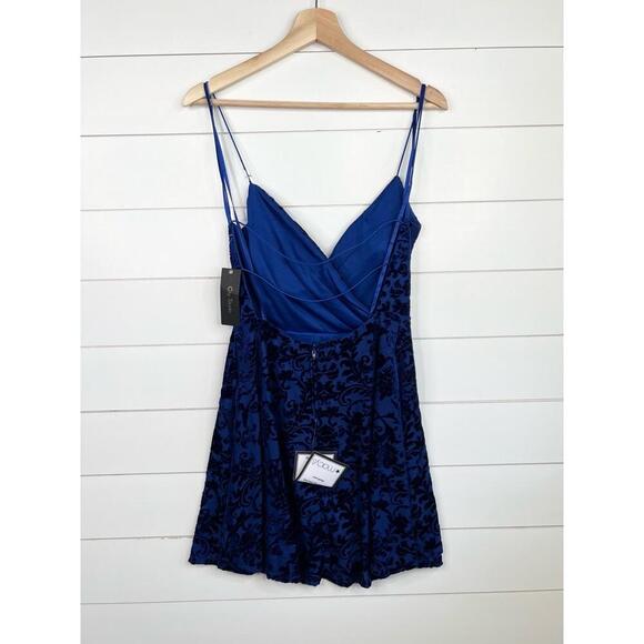 City Studio Blue Velvet Open Back VNeck Sleeveless Dress Size M New with Flaw - Picture 3 of 13